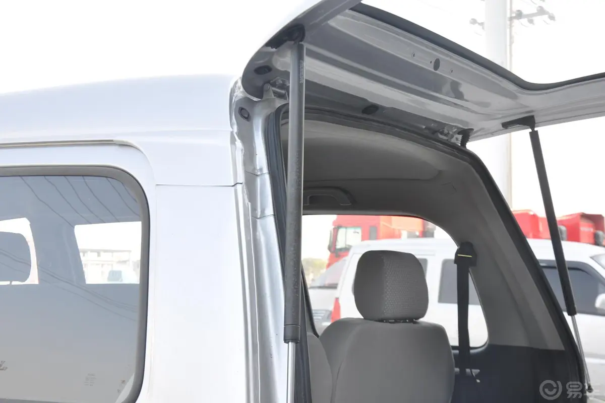 菱智V3 1.5L 手动 7座标准型II行李厢支撑杆