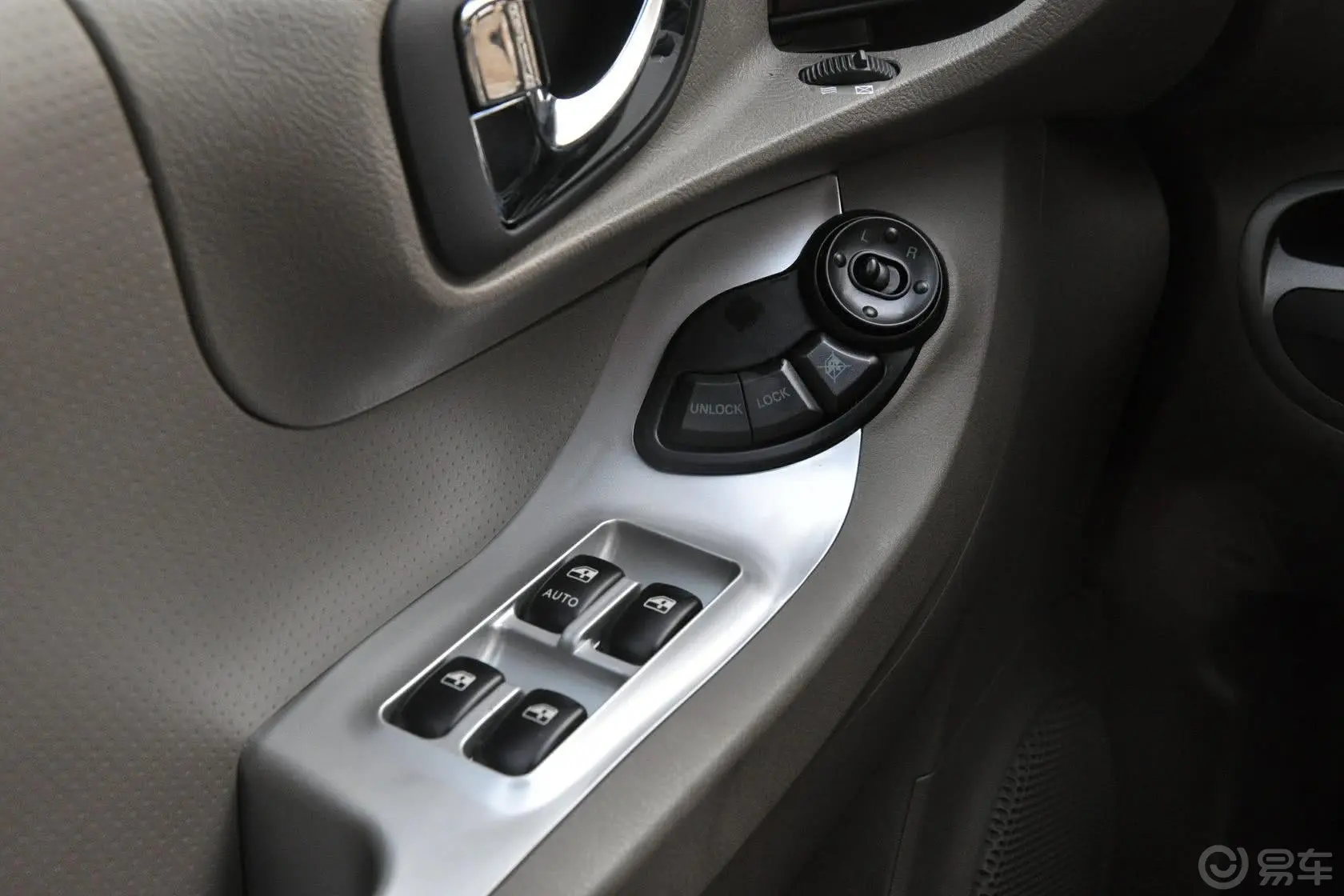经典圣达菲2.0L 手动 两驱 舒适版车窗升降键