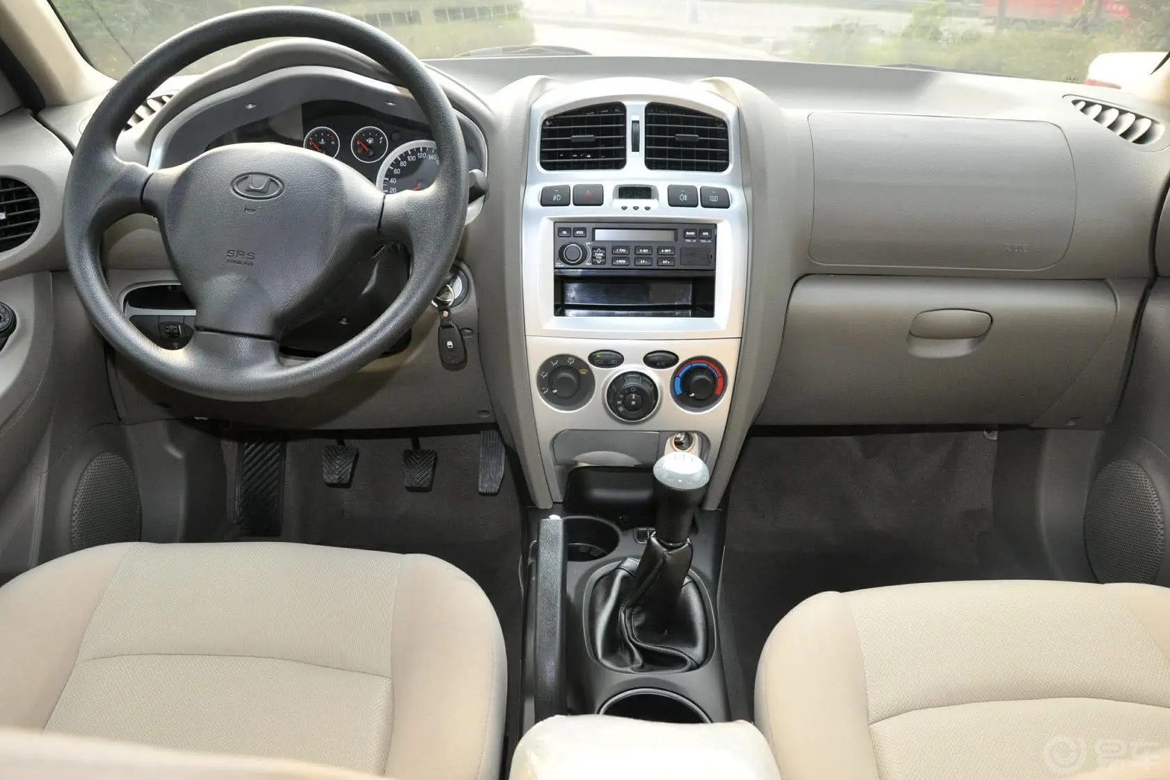 经典圣达菲2.0L 手动 两驱 舒适版中控台驾驶员方向