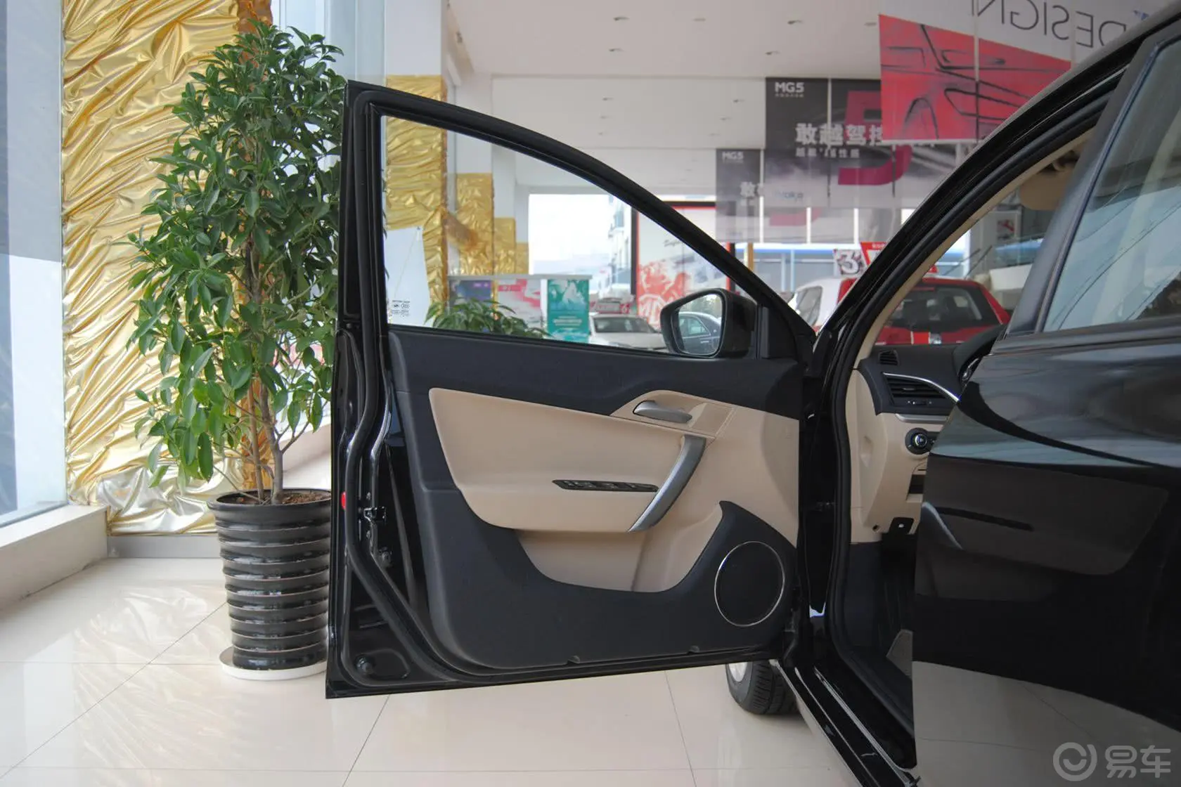 MG51.5L 手动 风尚版 inkaNet驾驶员侧车门内门板