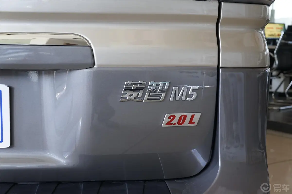 菱智M5-Q3 2.0L 手动 7座长轴豪华型尾标