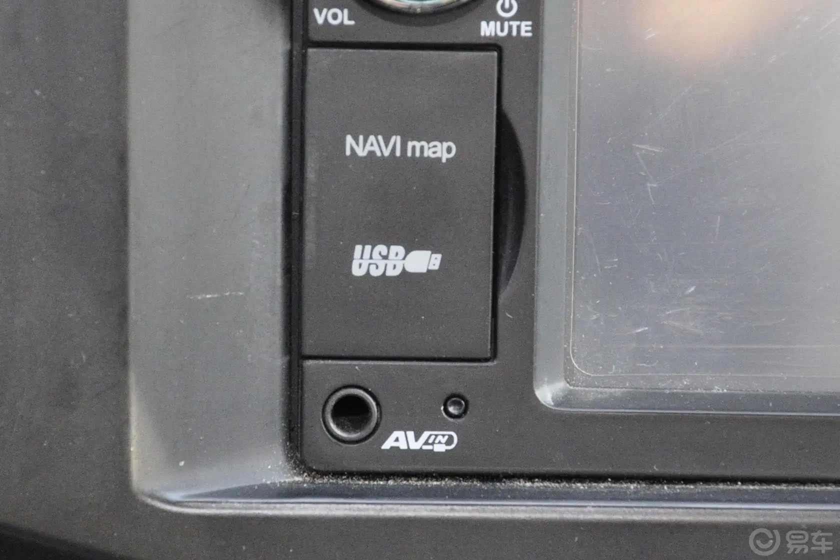 途腾T32.4L 手动 两驱 智尊版 欧IVAUX接口