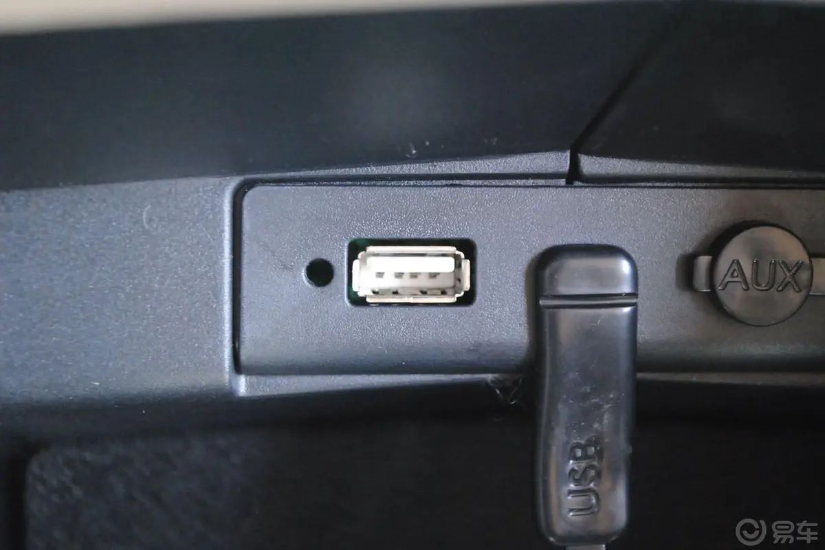 比亚迪G61.5TI 手动 豪华型USB接口