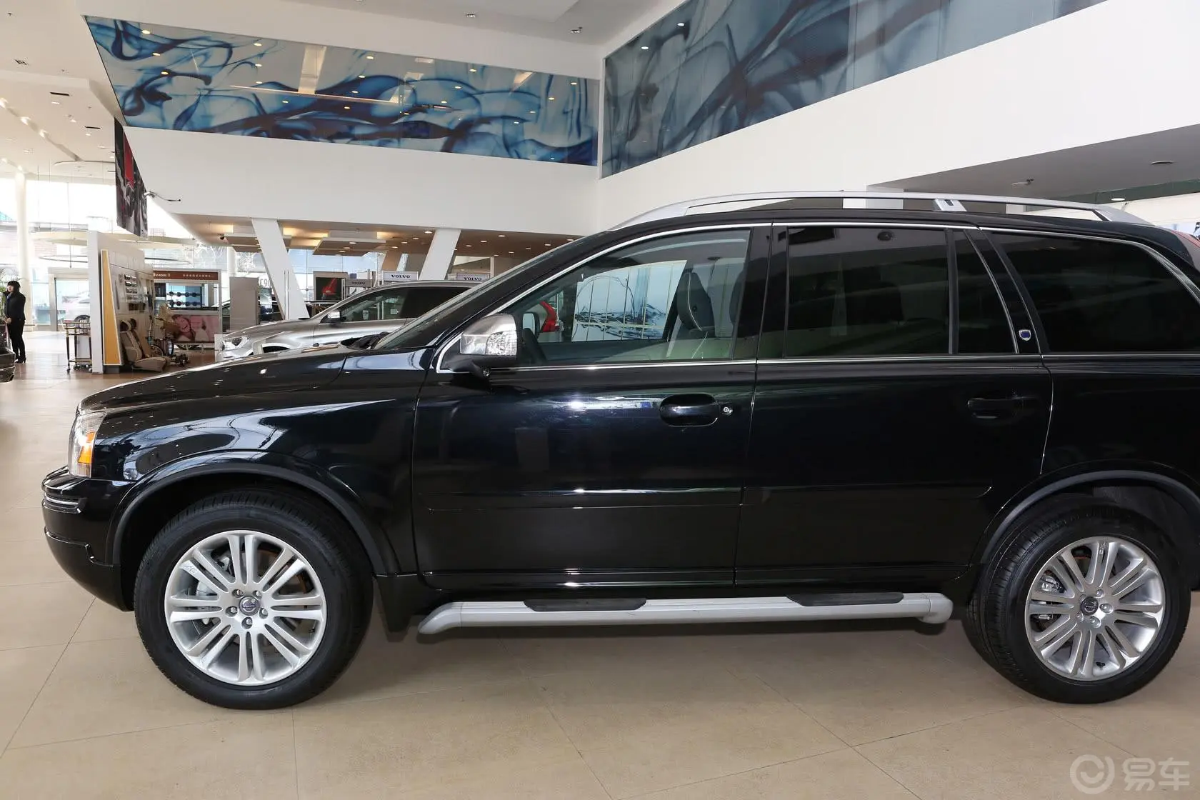 沃尔沃XC902.5T T5 行政版正侧车头向左水平