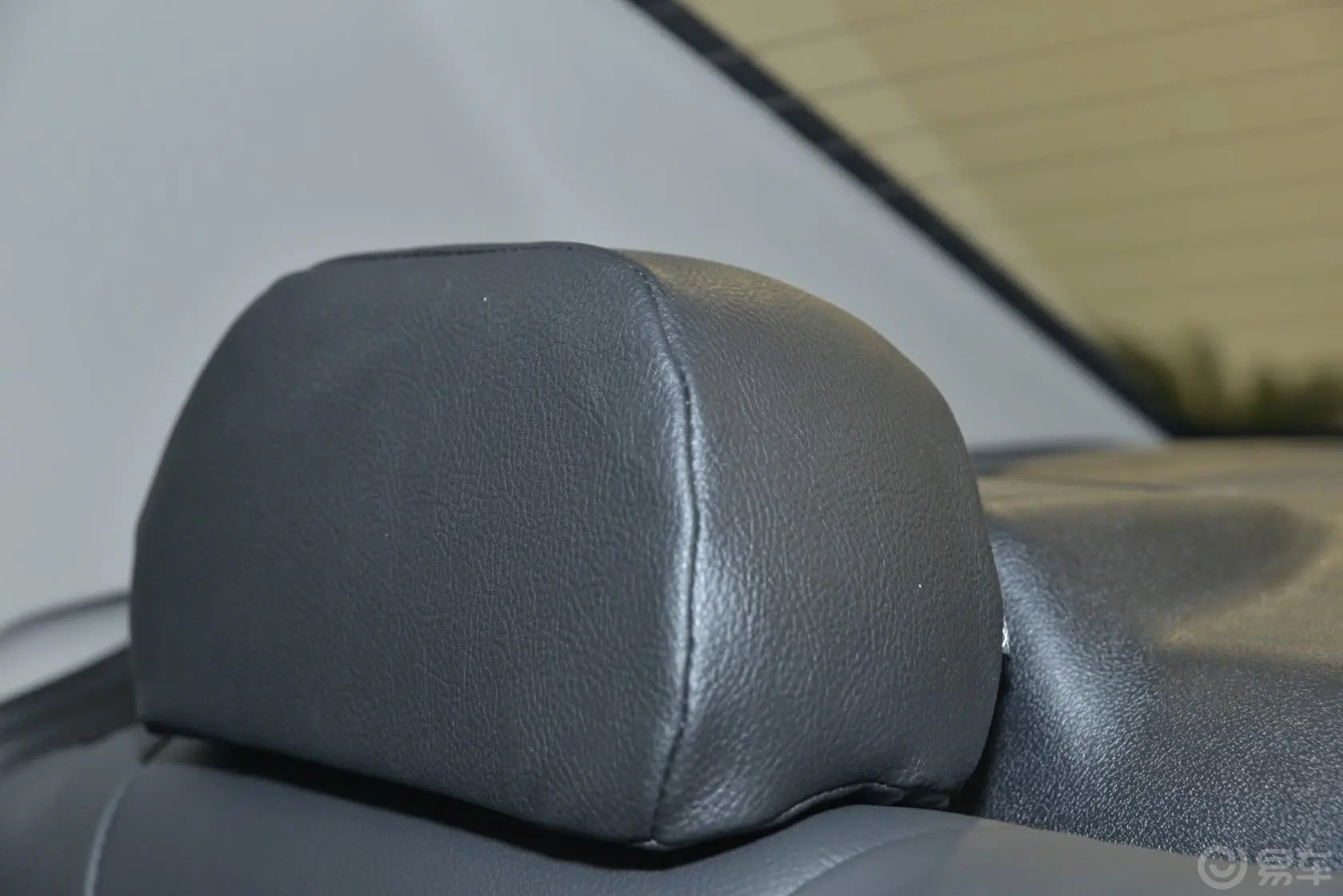 标致3011.6L 自动 舒适版驾驶员头枕