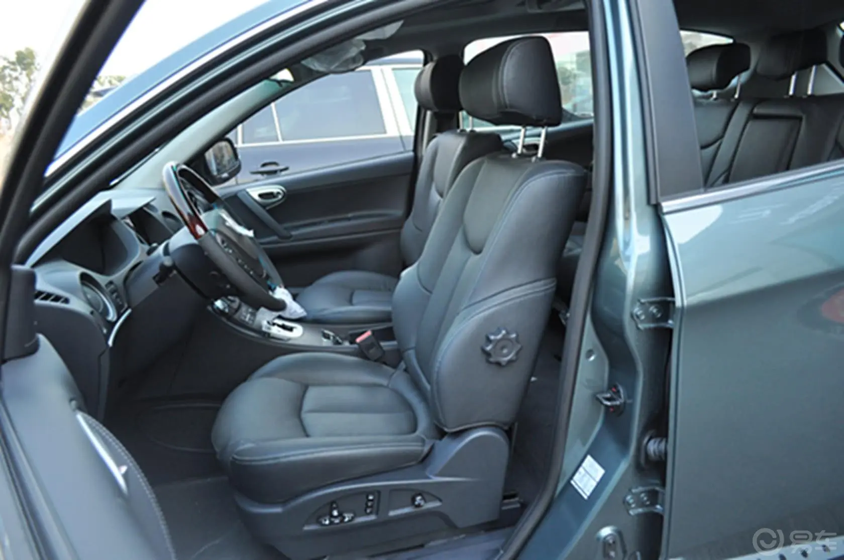 大7 SUV锋芒限量版 2.2T 自动 两驱 智慧型 驾驶员座椅