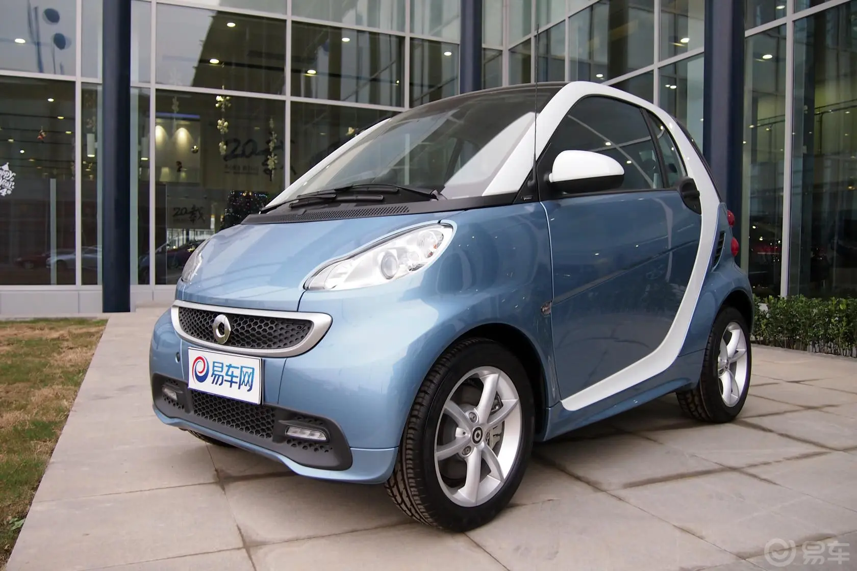 smart fortwo1.0T 硬顶激情版侧前45度车头向左水平