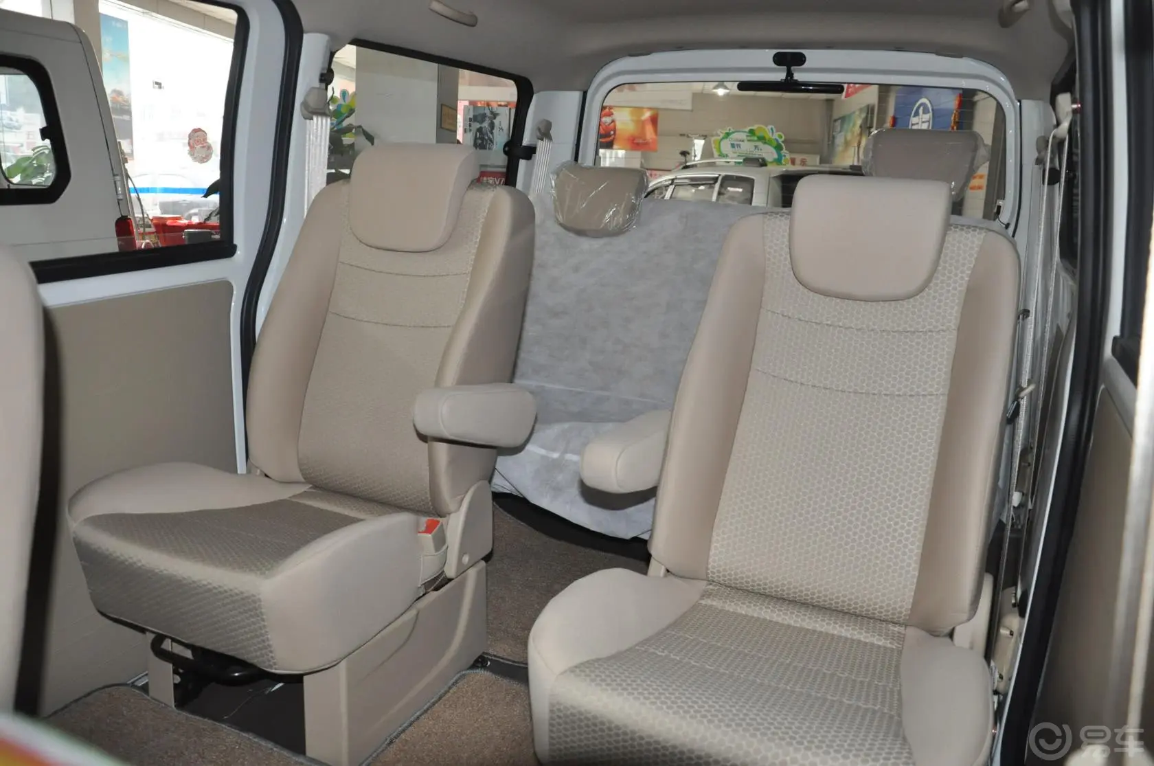 佳宝V80MPV版 1.3L 手动 舒适版后排座椅