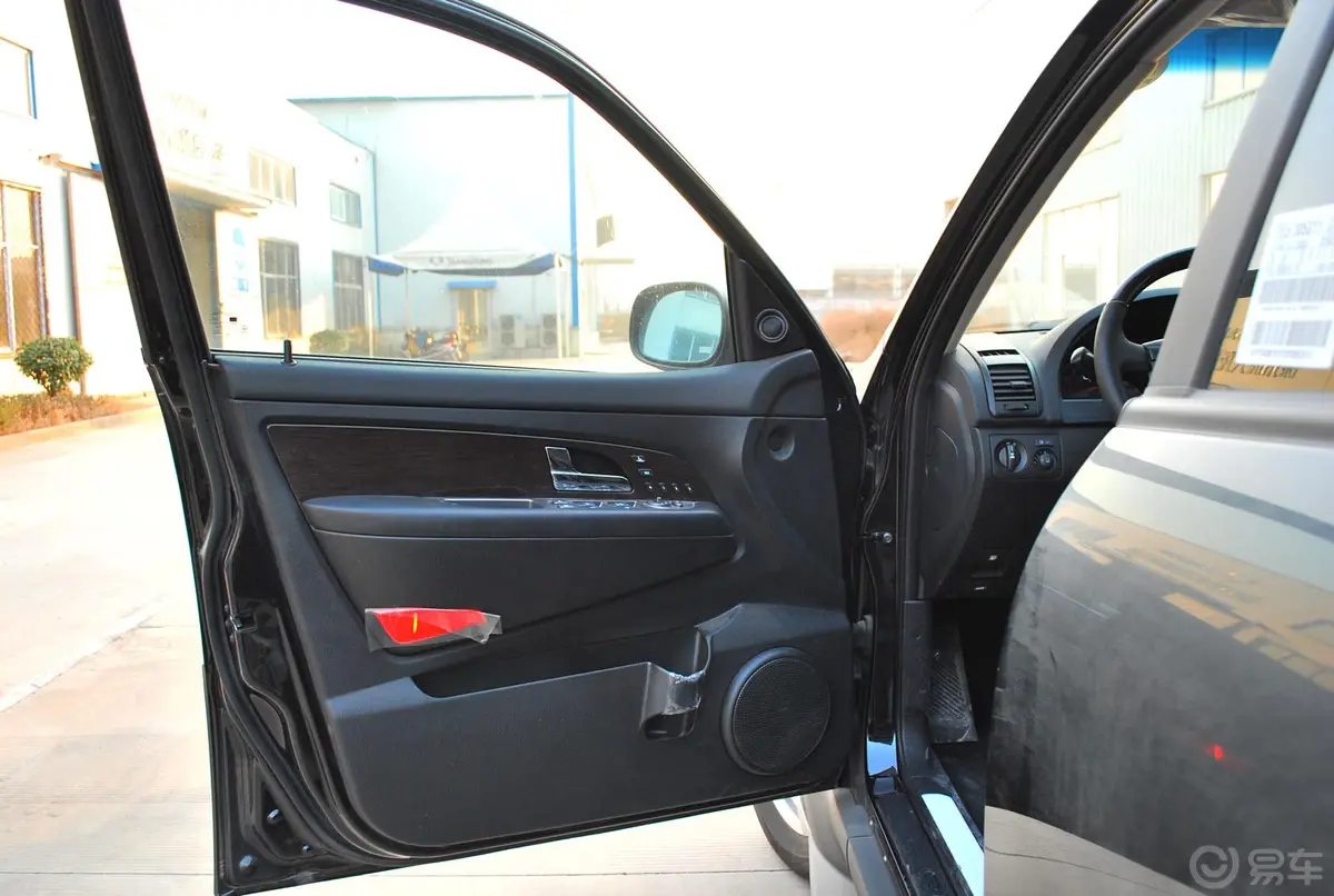 雷斯特II2.7T 自动 柴油 豪华导航版驾驶员侧车门内门板