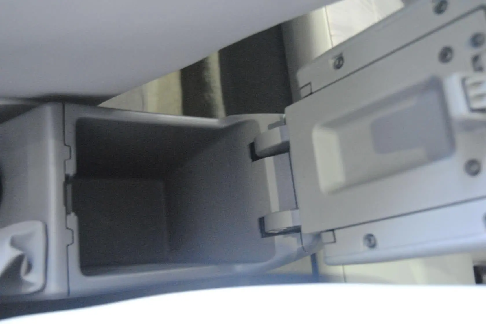 英朗XT 1.6L 自动 舒适版前排中央扶手箱空间