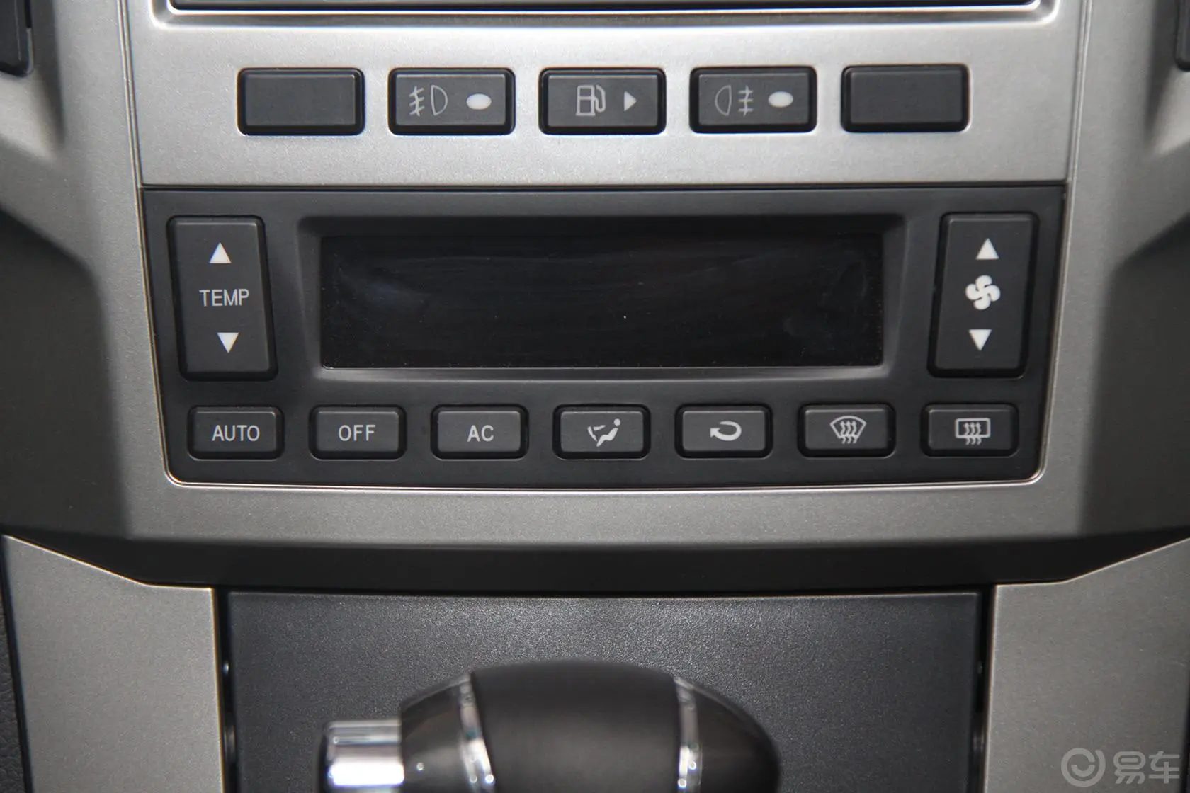 奥轩GX52.4L 自动 四驱 汽油 天窗版音响