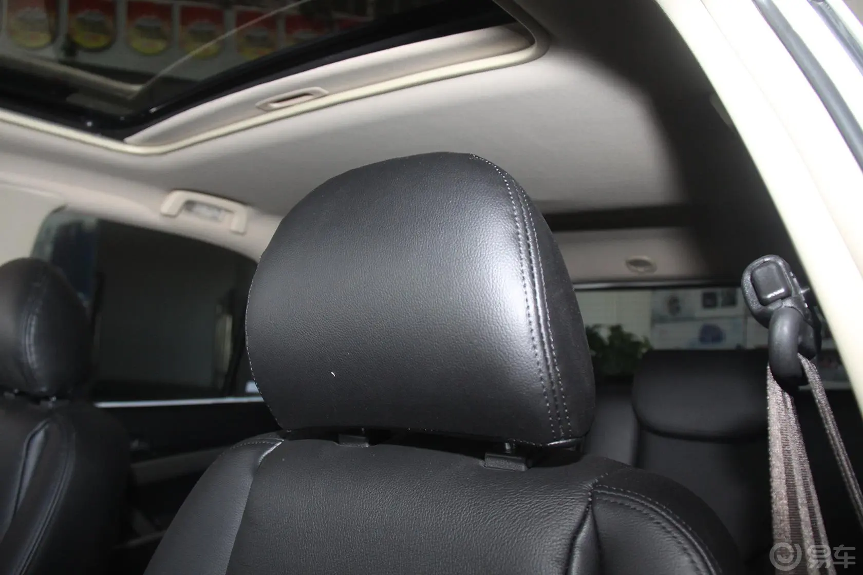 奥轩GX52.4L 自动 四驱 汽油 天窗版驾驶员头枕