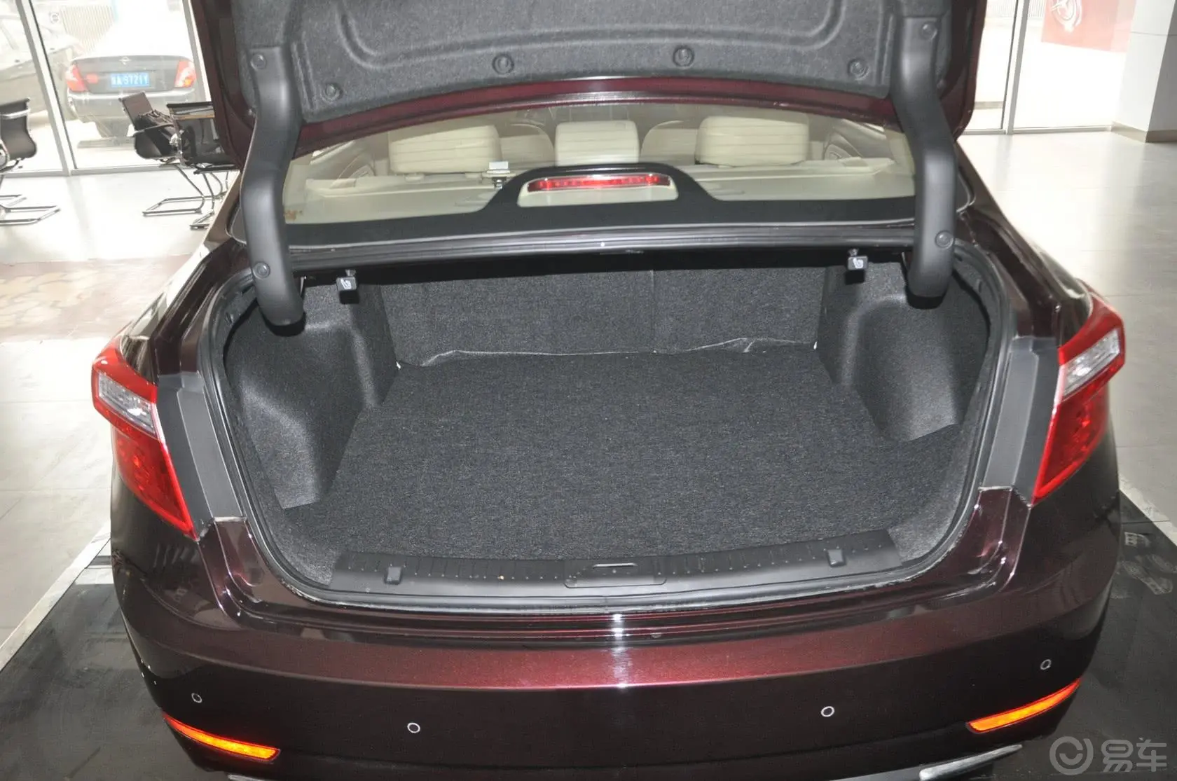 海马M82.0L 手动 舒适型行李箱空间