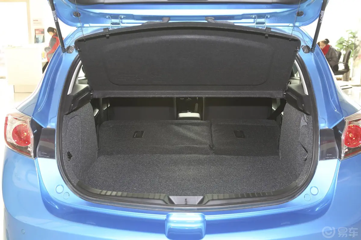 马自达3 星骋两厢 1.6L 自动 精英型行李箱空间