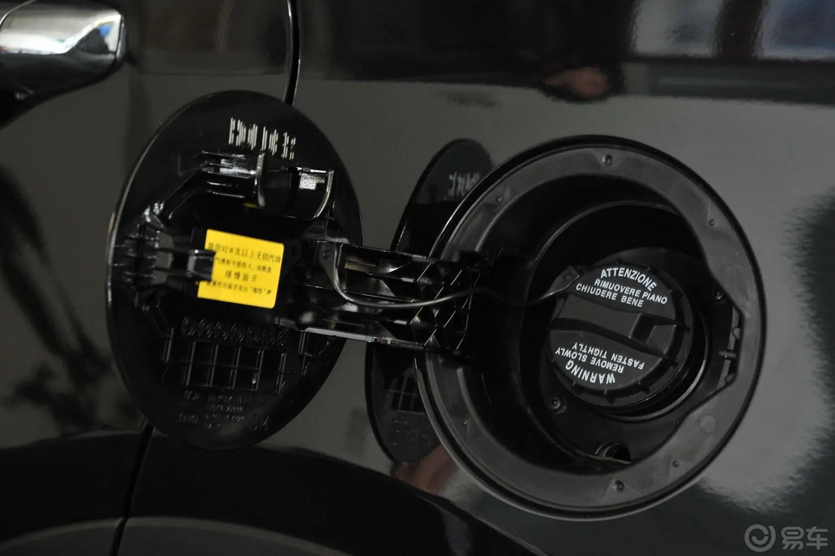 胜达(进口)3.0L 自动 四驱 舒适导航版(欧5)油箱盖