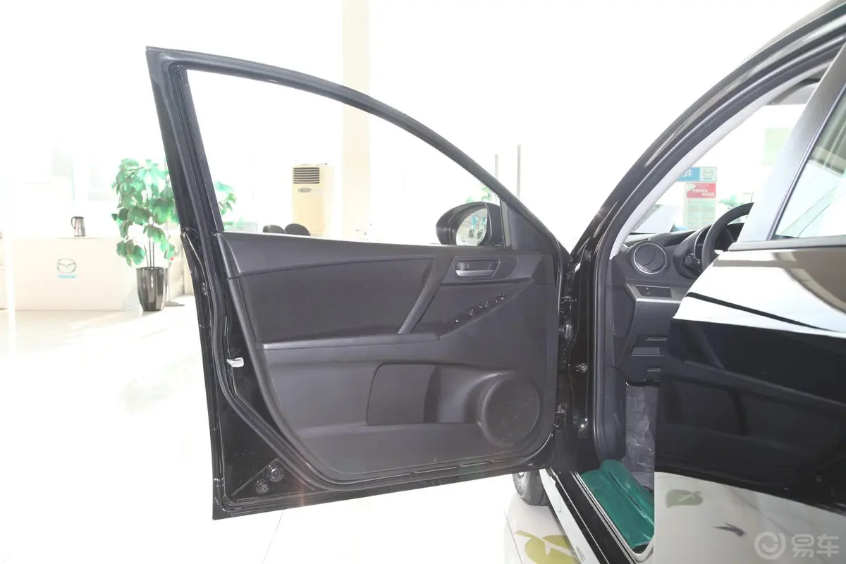 马自达3 星骋两厢 1.6L 自动 精英型驾驶员侧车门内门板