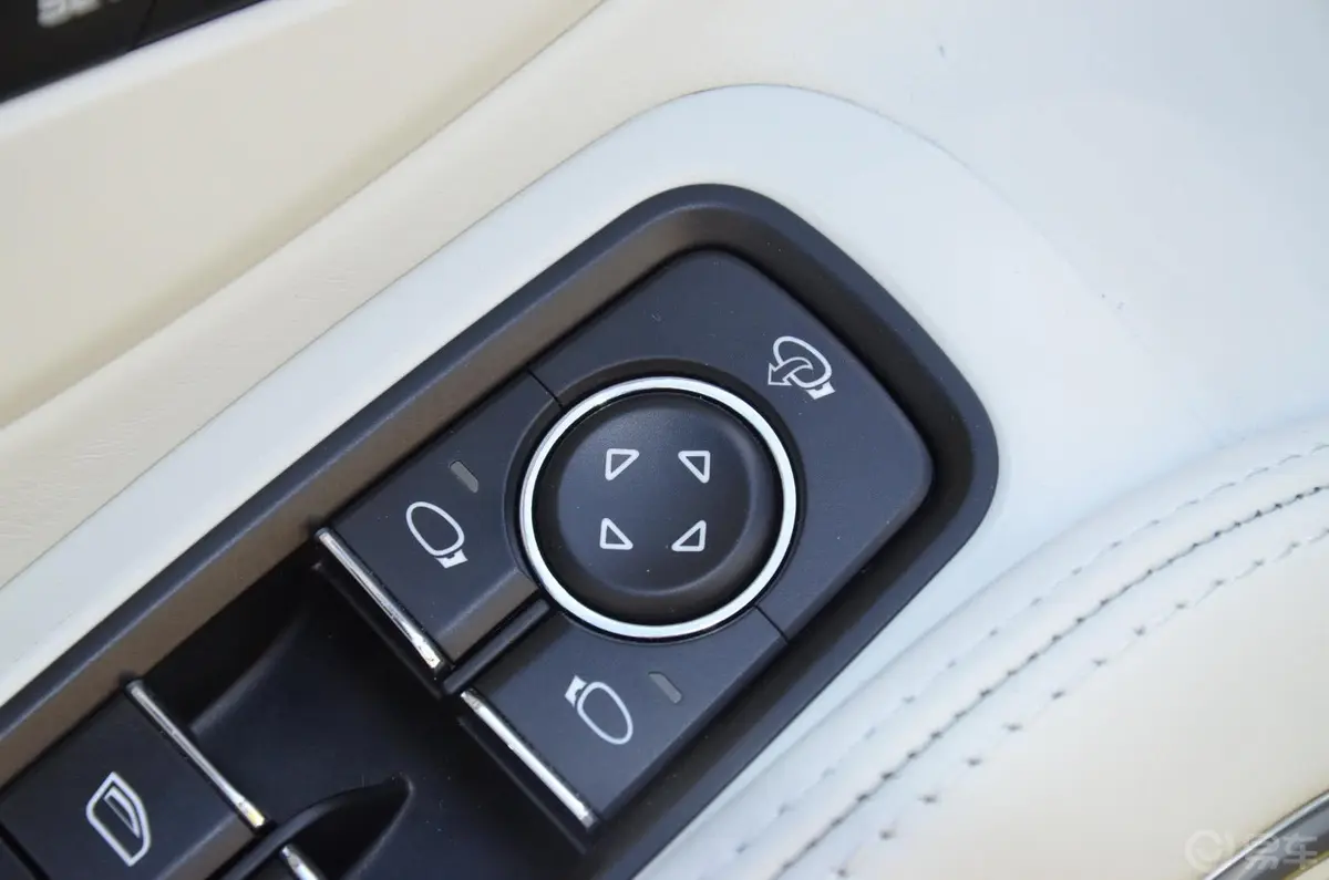 保时捷911Carrera 4 Cabriolet 3.4L外后视镜控制键