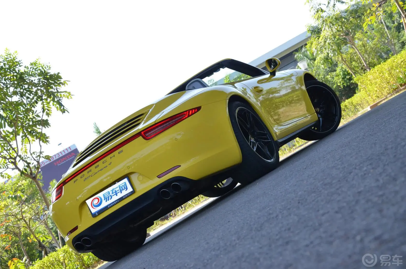 保时捷911Carrera 4 Cabriolet 3.4L外观