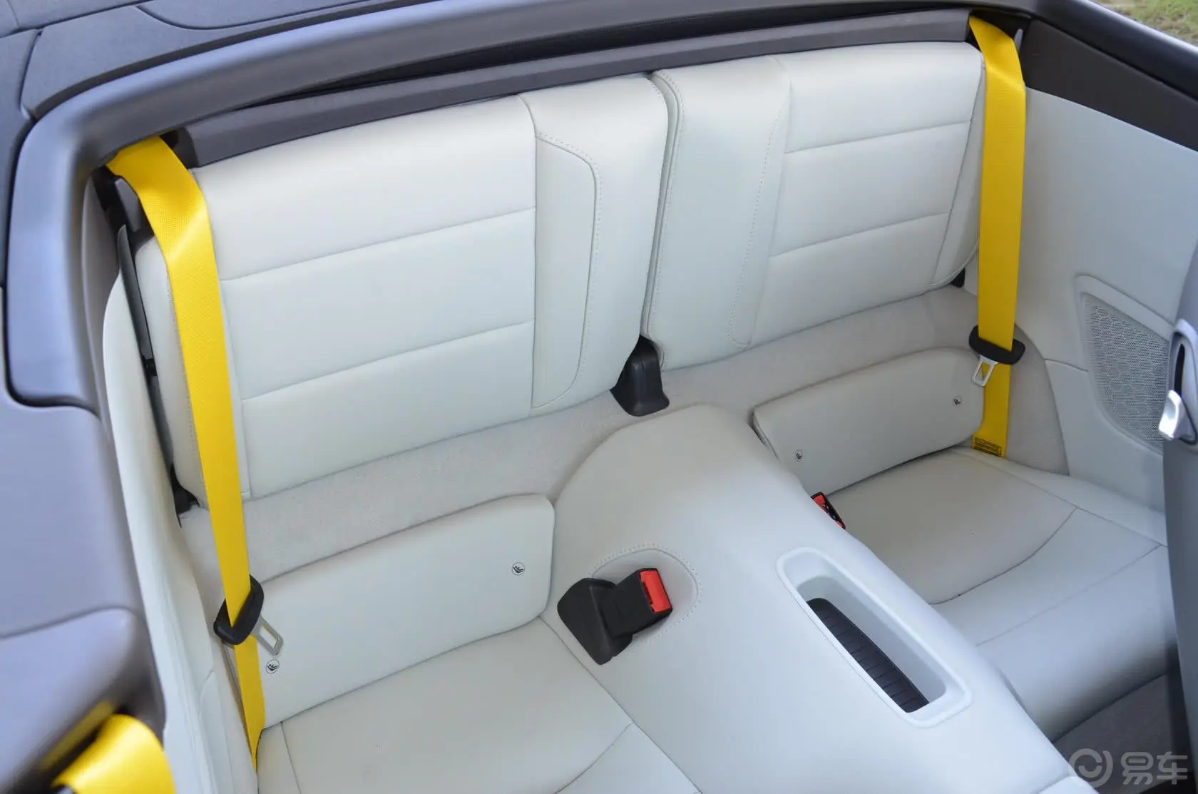 保时捷911Carrera 4 Cabriolet 3.4L后排座椅