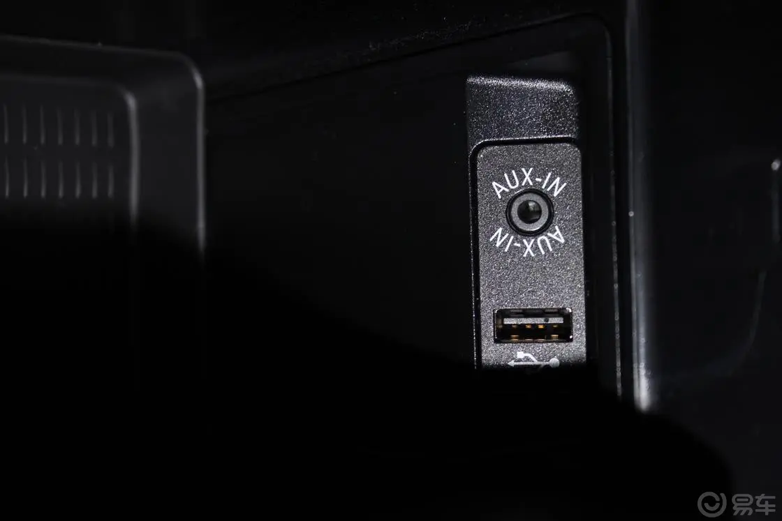 宝马X5(进口)xDrive35i 臻享版AUX接口