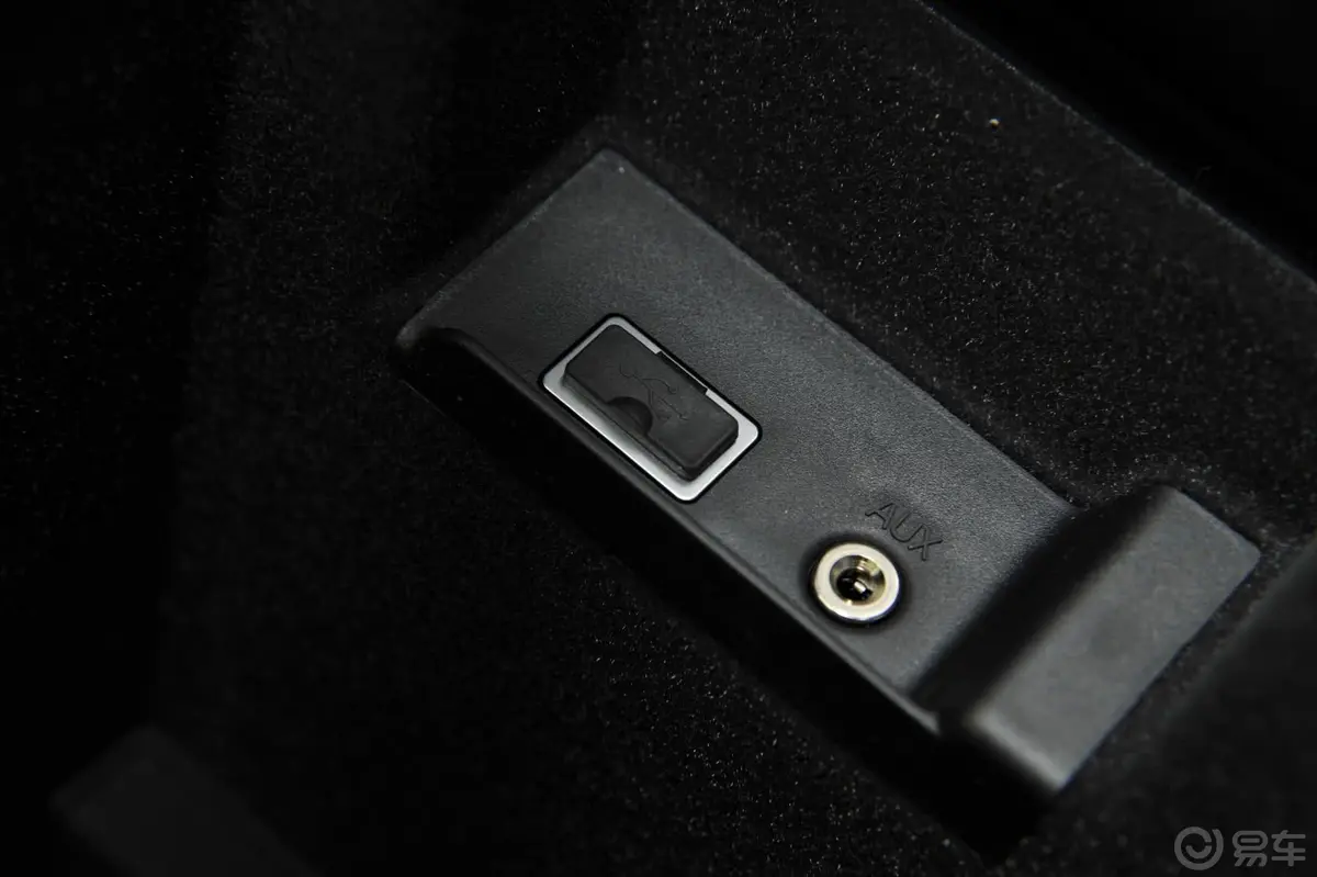 沃尔沃V60T6 AWD 个性运动版USB接口