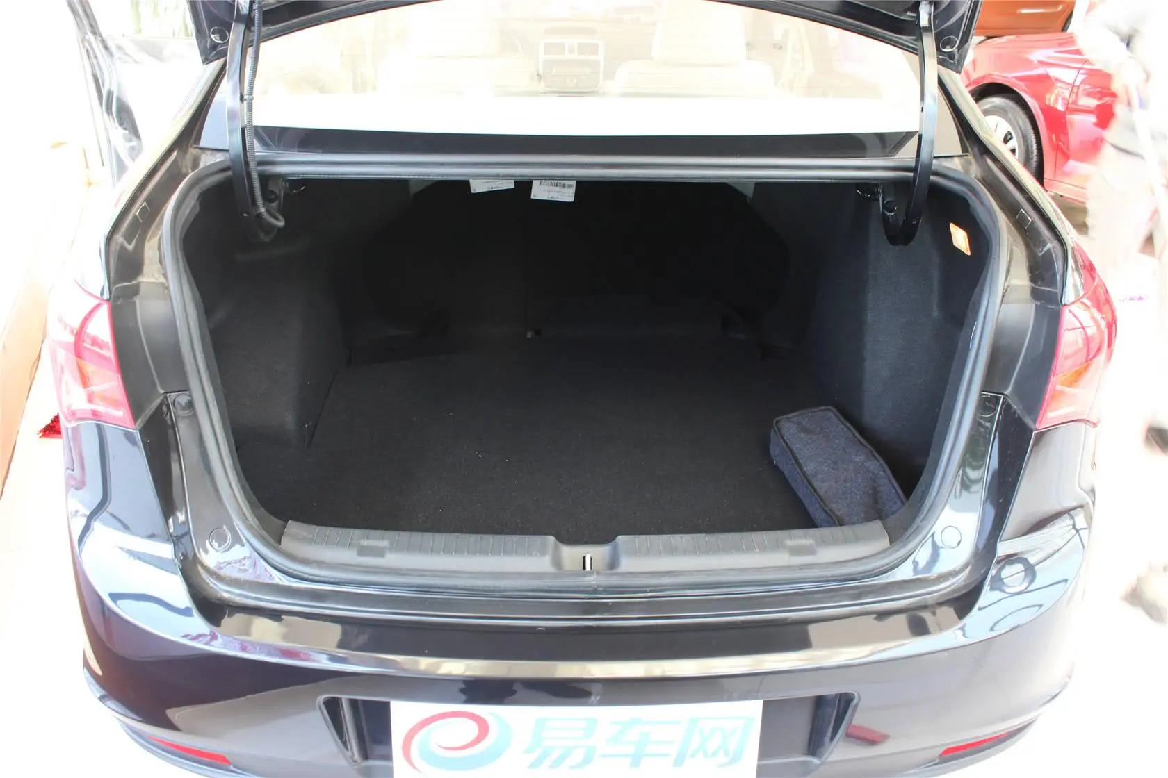 骏捷FSV1.5L 手动 华贵型行李箱空间