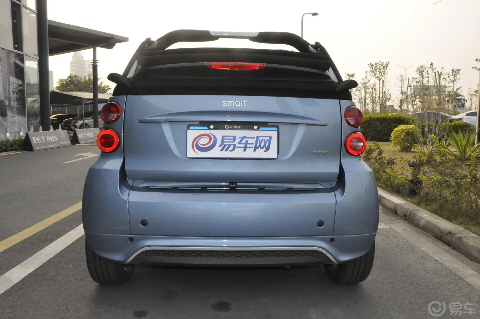 smart fortwo1.0T 敞篷激情版正后水平