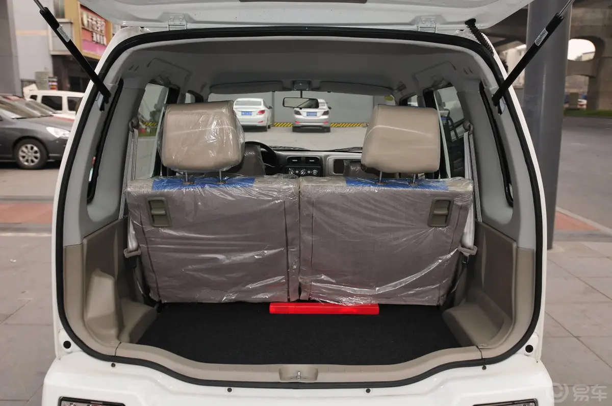 北斗星全能升级版 1.4L 手动 标准型行李箱空间