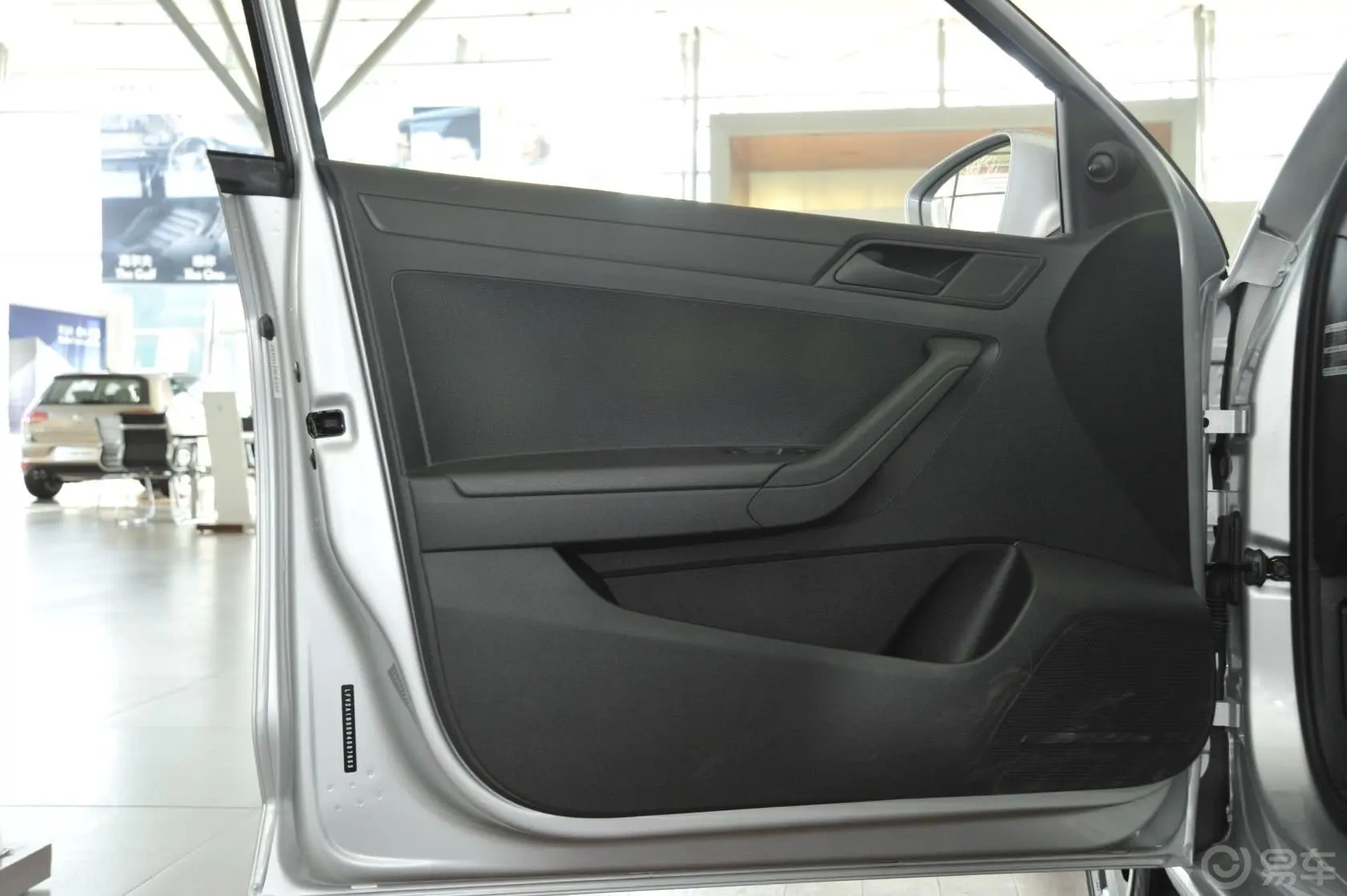 捷达1.6L 手动时尚型驾驶员侧车门内门板