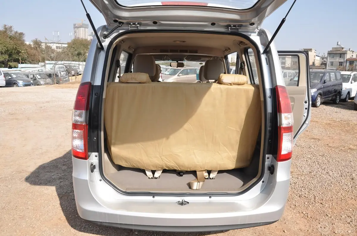五菱宏光S11.5L 手动 舒适型行李箱空间