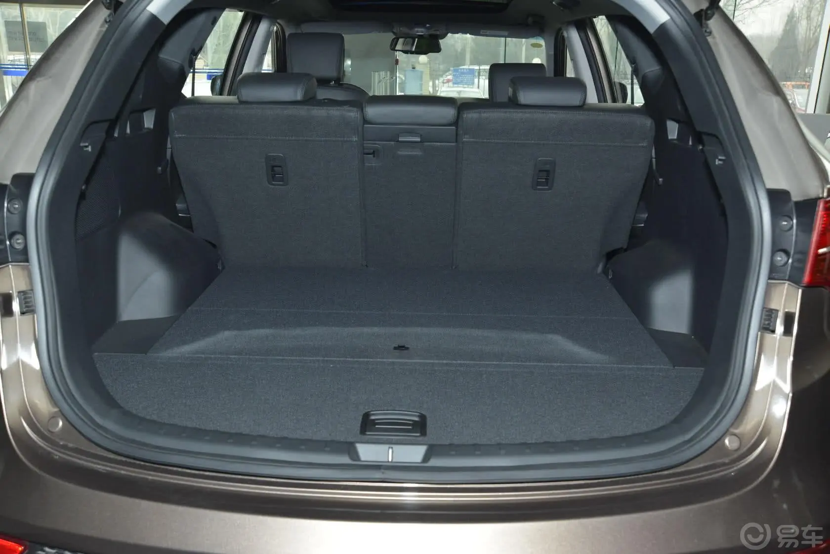 胜达2.0T DLX 四驱 自动 尊贵型行李箱空间