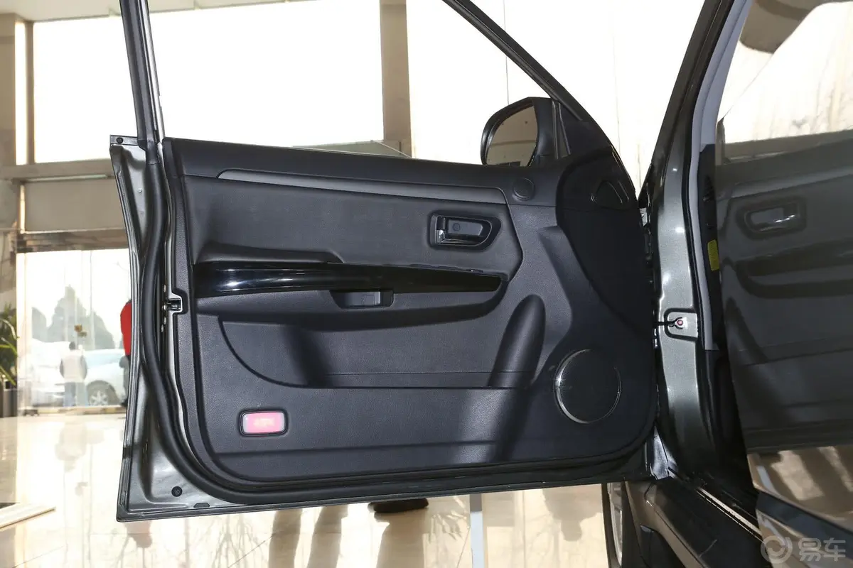 哈弗H5经典智尊版 2.4L 手动 四驱 舒适型 汽油版驾驶员侧车门内门板