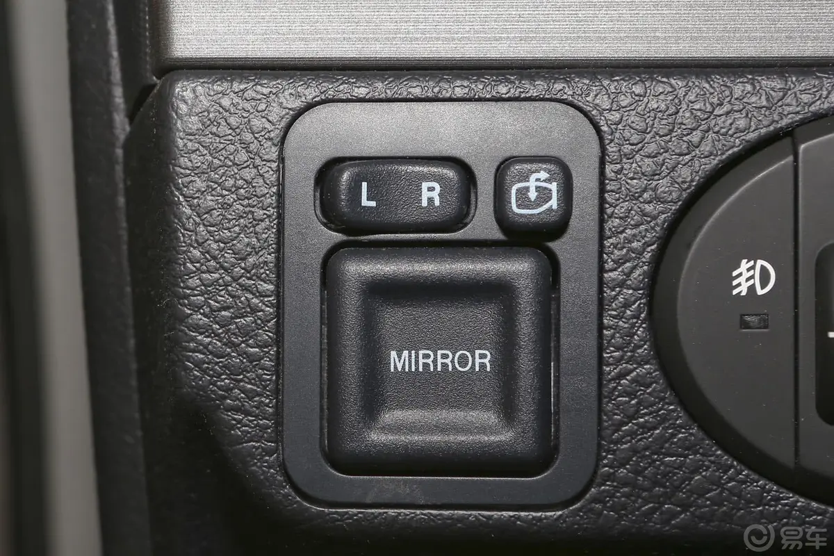 哈弗H5经典智尊版 2.4L 手动 四驱 舒适型 汽油版外后视镜控制键