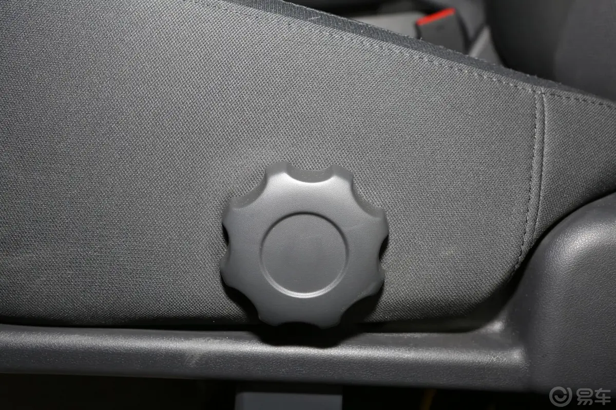 MG51.5L 自动 豪华版座椅调节键