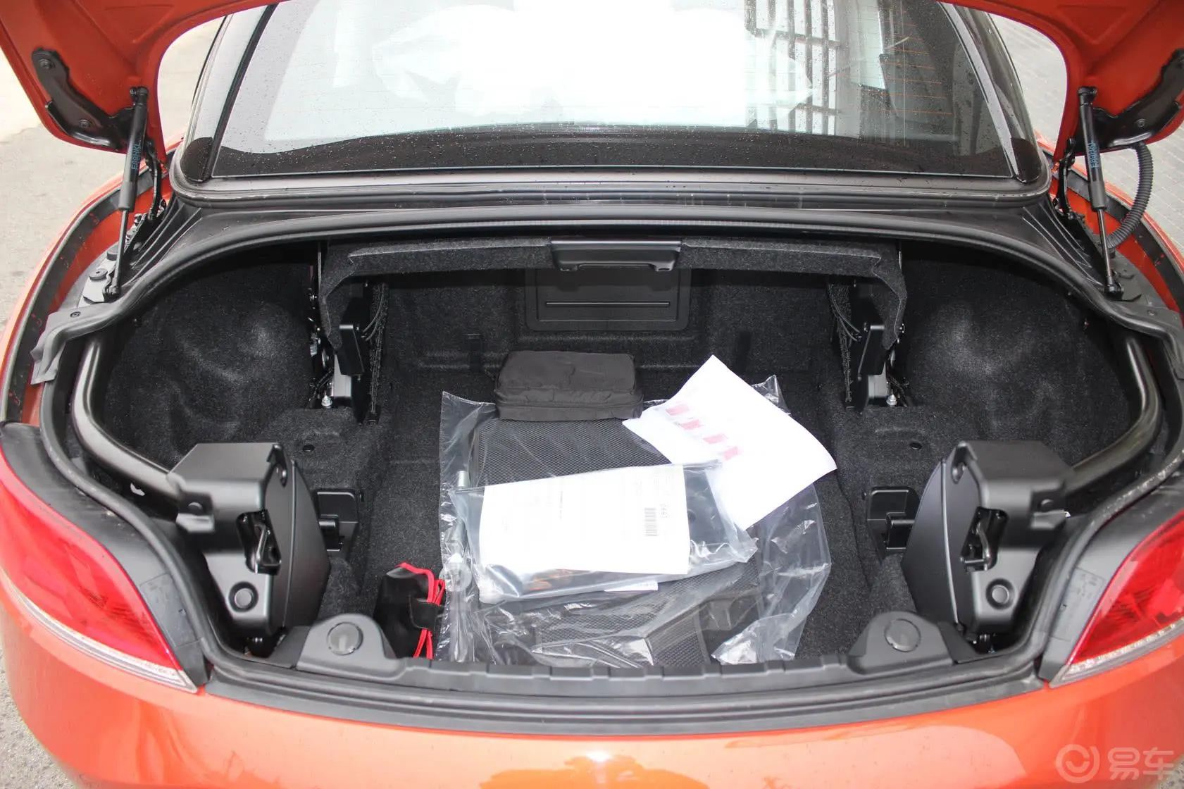 宝马Z4sDrive20i 手自一体 领先版行李箱空间