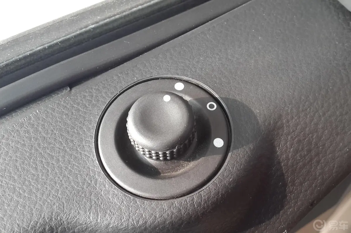 景逸SUV1.6L 手动 尊贵型外后视镜控制键