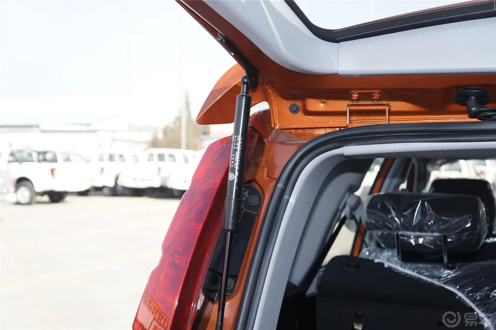 哈弗H5经典欧风版 2.0 两驱 进取型行李厢支撑杆