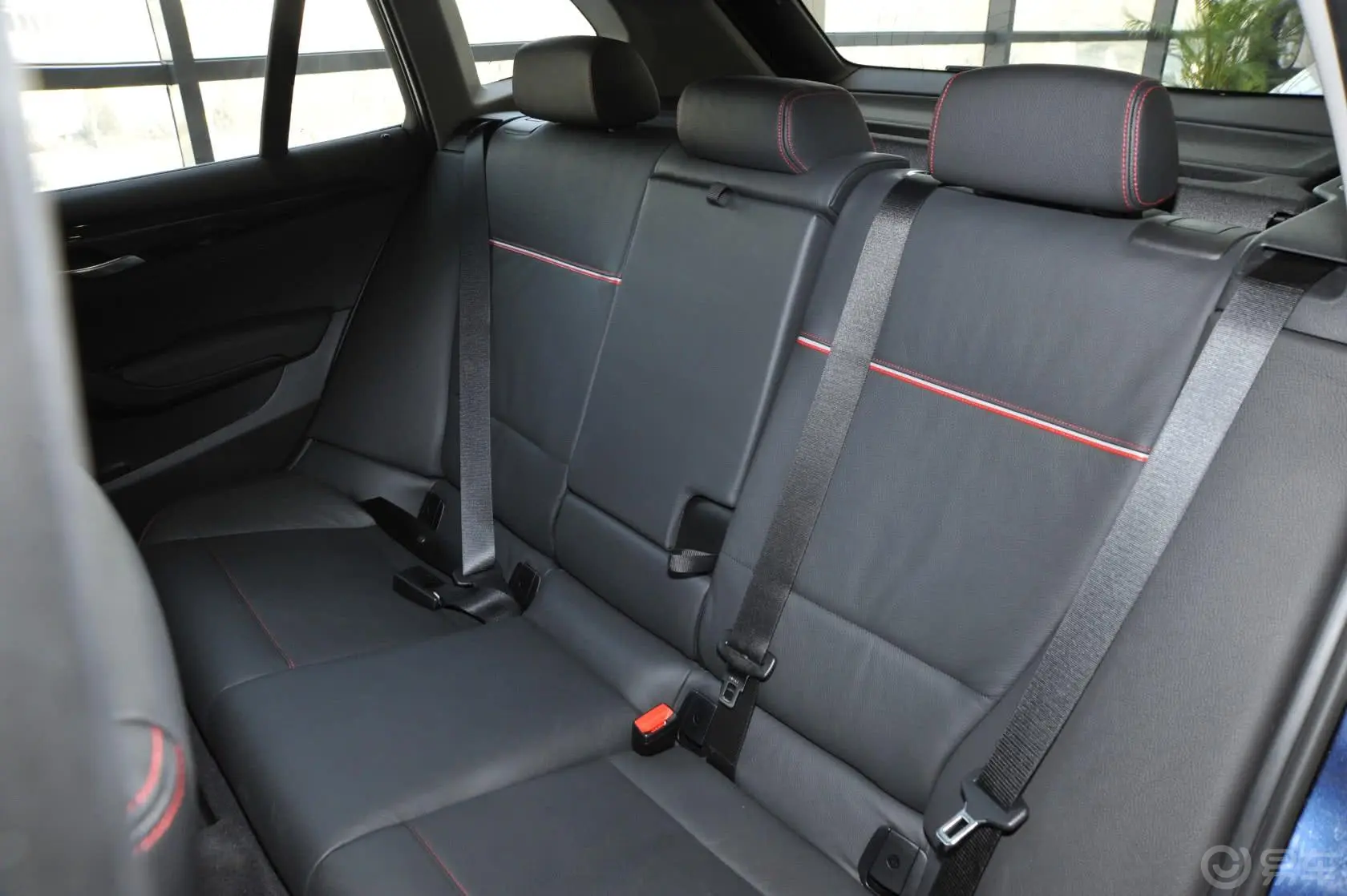 宝马X1sDrive20i 运动设计套装后排座椅