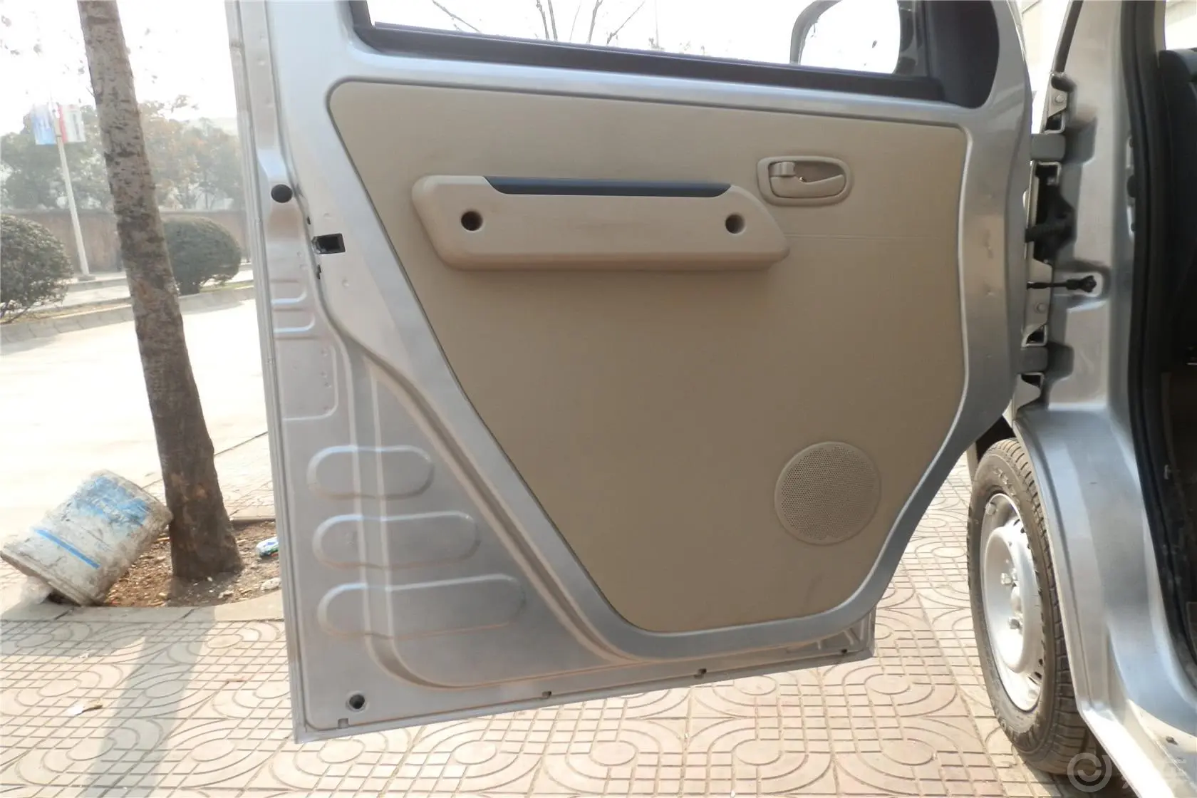 佳宝V80MINI bus版 1.3L 手动 标准版驾驶员侧车门内门板