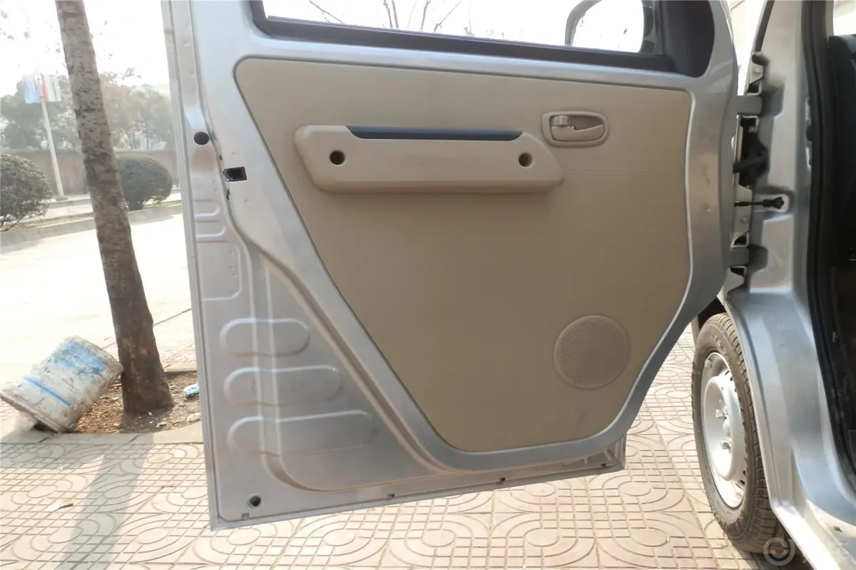 佳宝V80MINI bus版 1.3L 手动 标准版驾驶员侧车门内门板