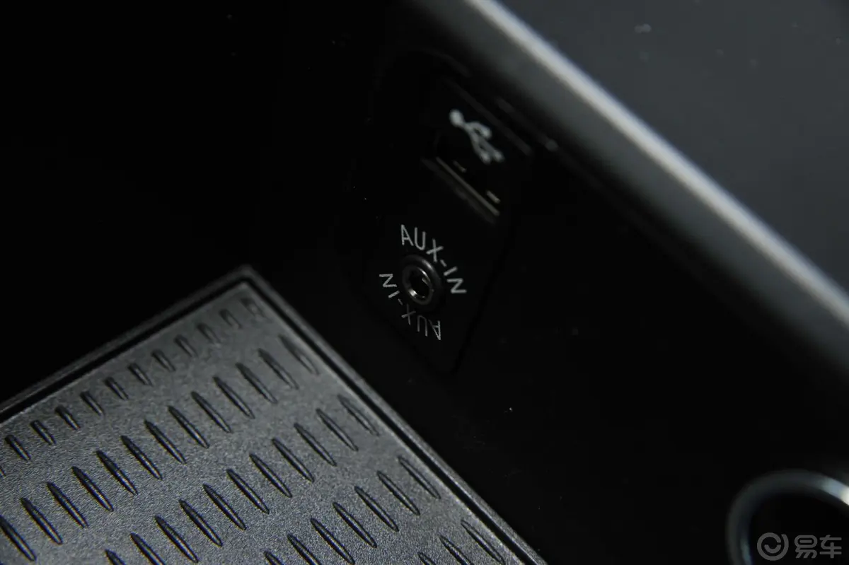 宝马X3(进口)改款 xDrive20i 豪华型AUX接口