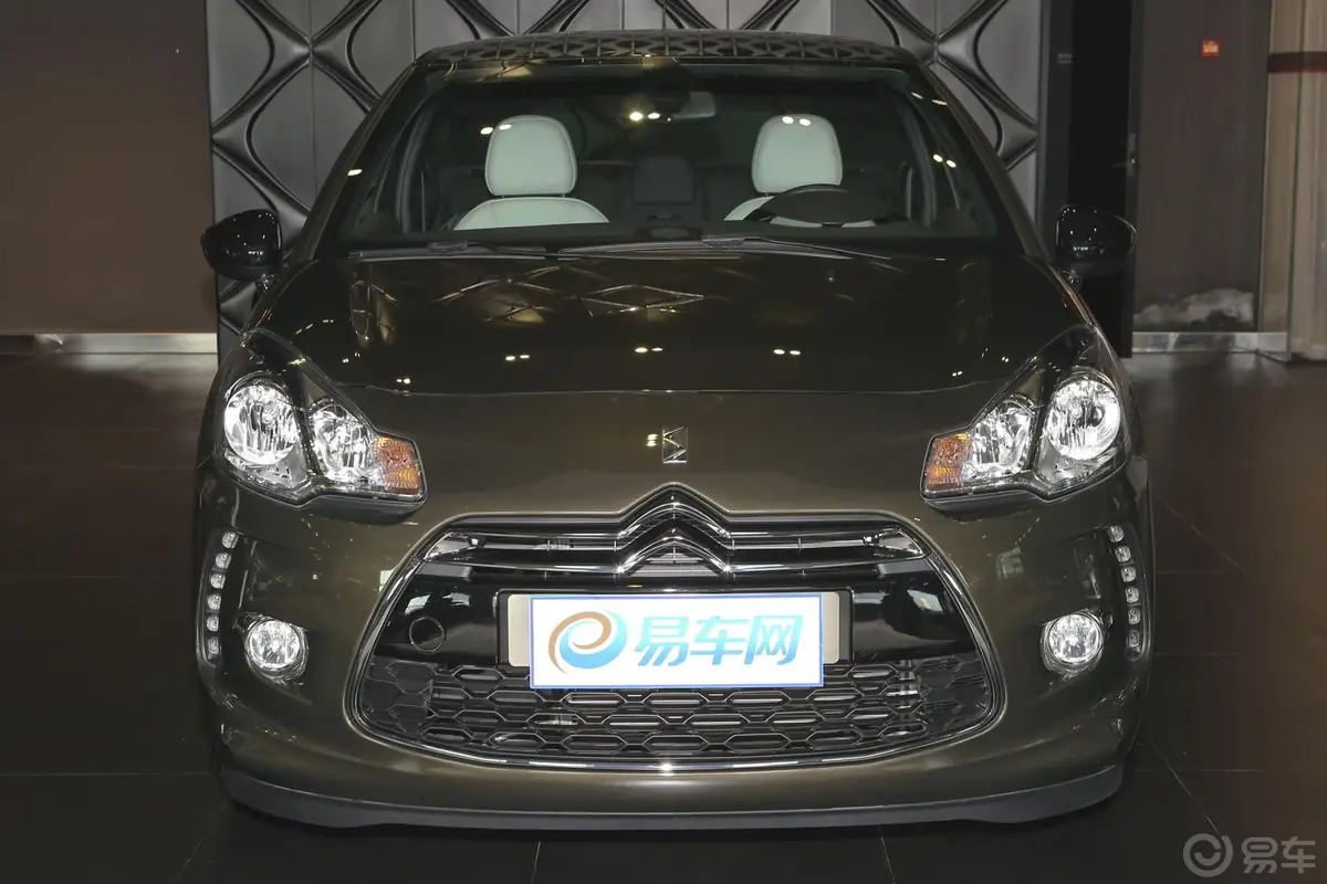 DS 31.6L 手自一体 至尊敞篷版正前水平