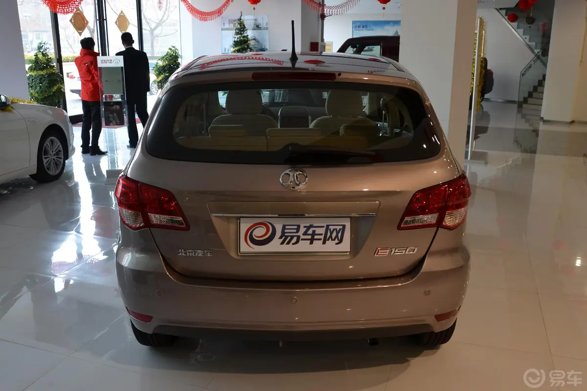 北京汽车E系列两厢 北京青年纪念版 1.5L 乐尚自动版侧前45度车头向左水平