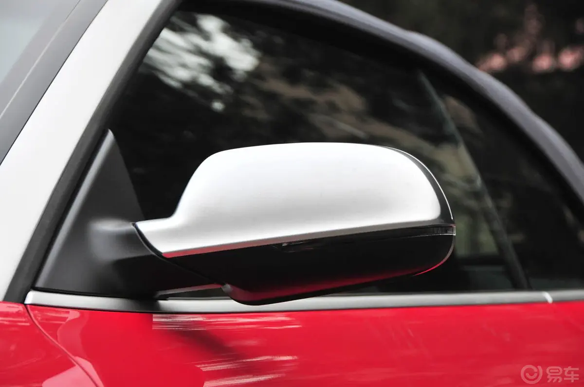 奥迪RS 54.2L 双离合 quattro Cabriolet后视镜转向灯（前）
