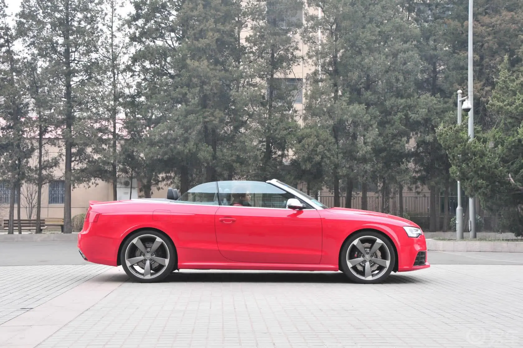 奥迪RS 54.2L 双离合 quattro Cabriolet外观