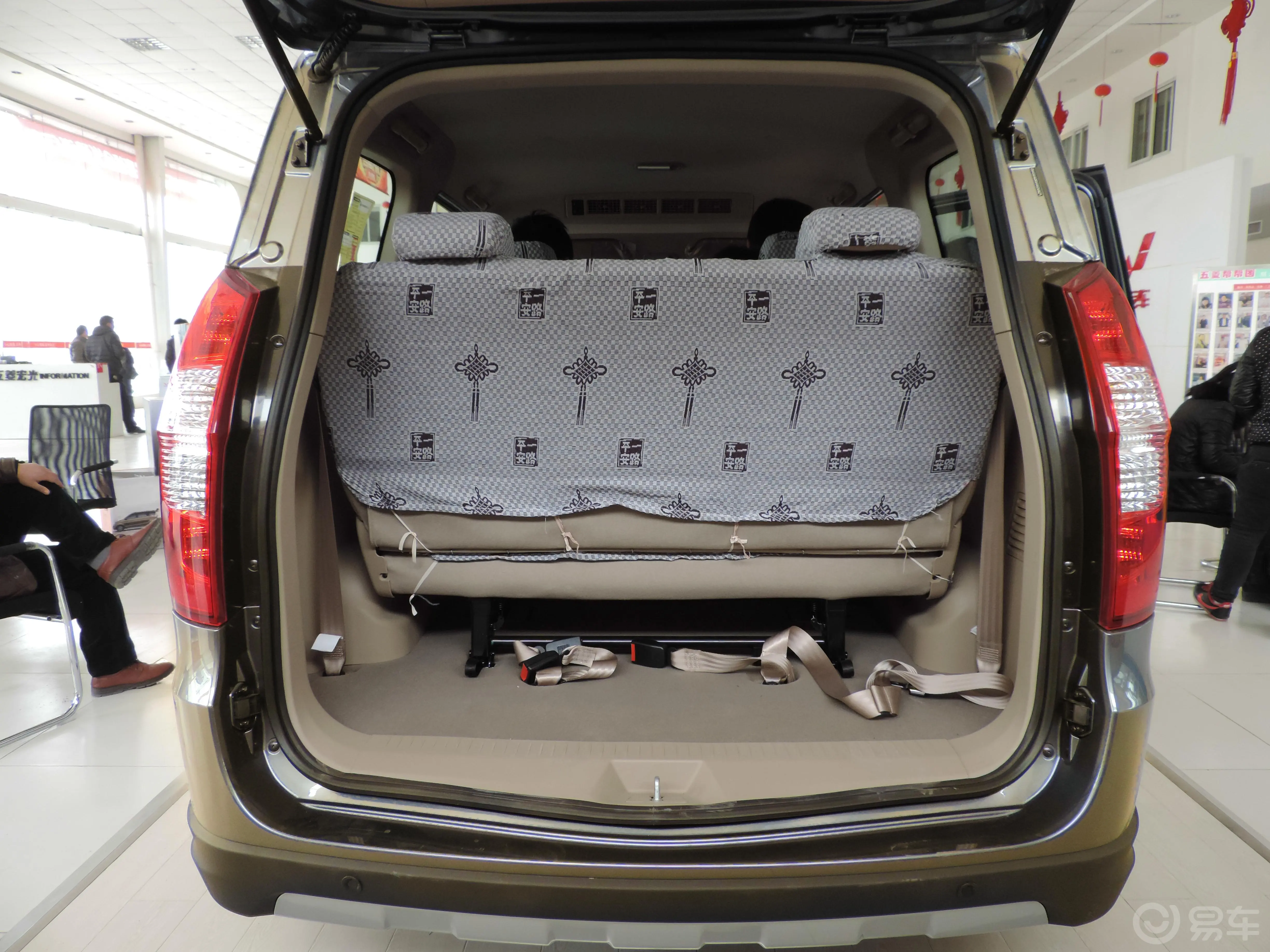 五菱宏光S1.2L S 手动 舒适型行李箱空间