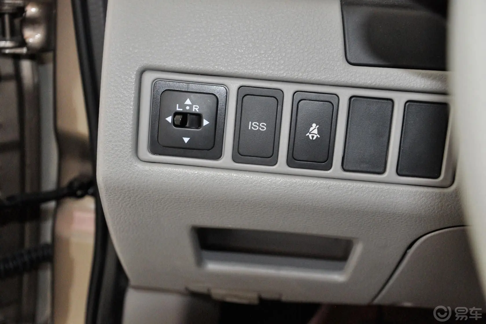 夏利N51.3L 手动 标准型外后视镜控制键