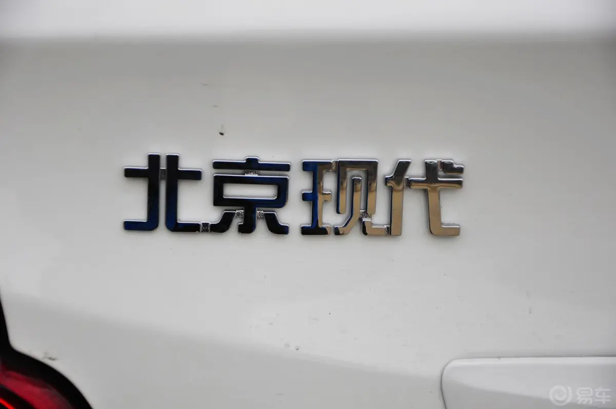 瑞纳三厢 1.4L GLS MT尾标