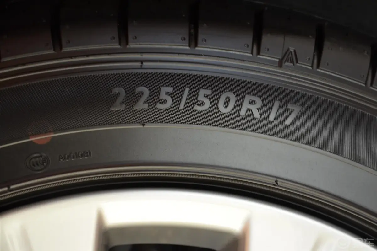 雷克萨斯GS250 领先版轮胎规格