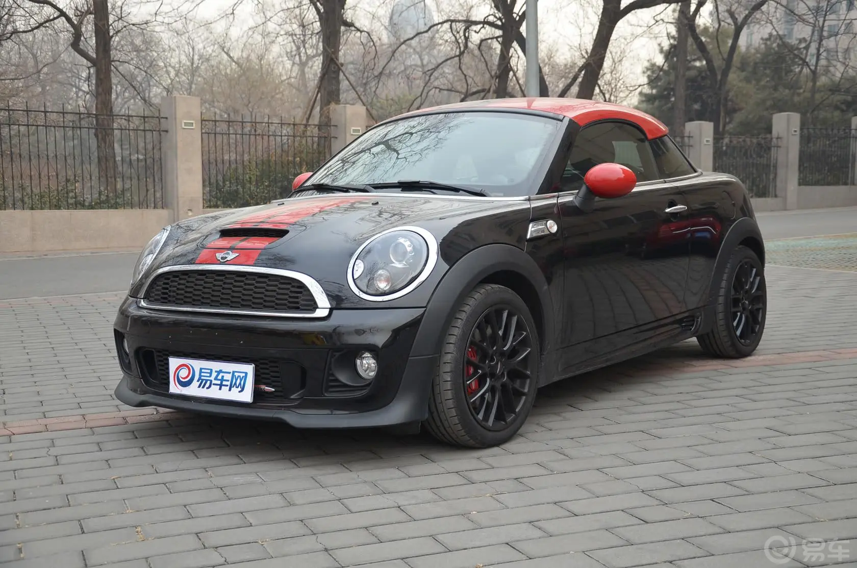 MINI JCW COUPE1.6T JCW侧前45度车头向左水平